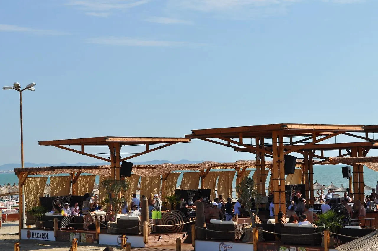 Tropikal Bungalows Durres Hotel