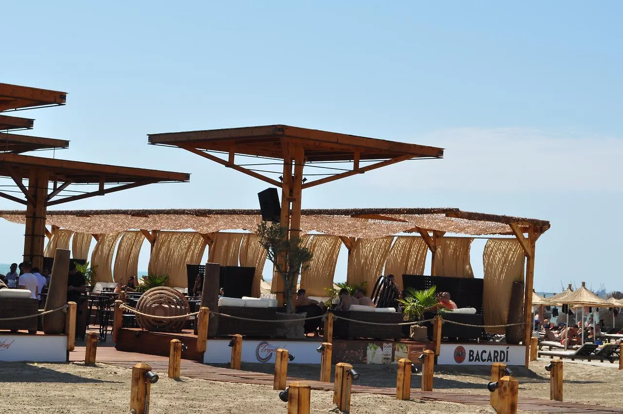 Tropikal Bungalows Durrës Albanië